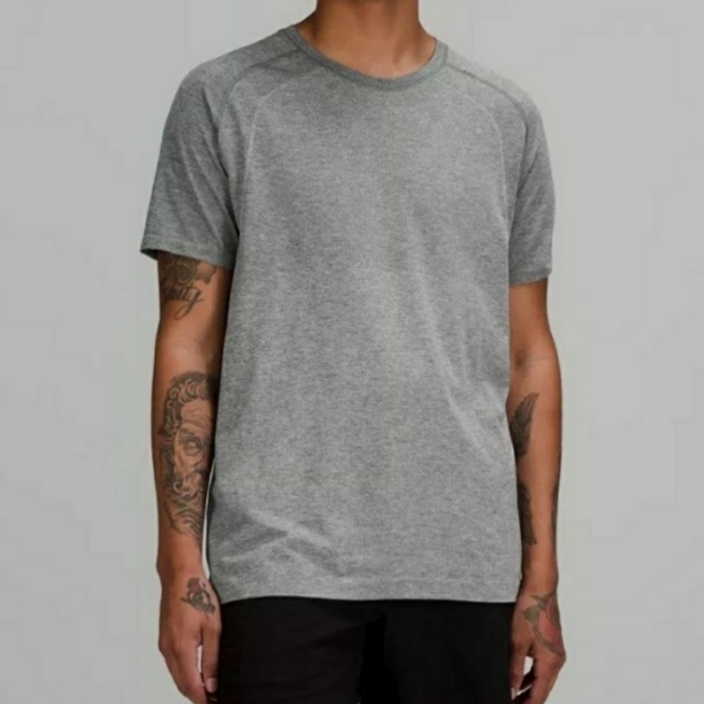 Lululemon "Live in Practice" Metal Vent short sleeves shirt. Grey. Size XXL.